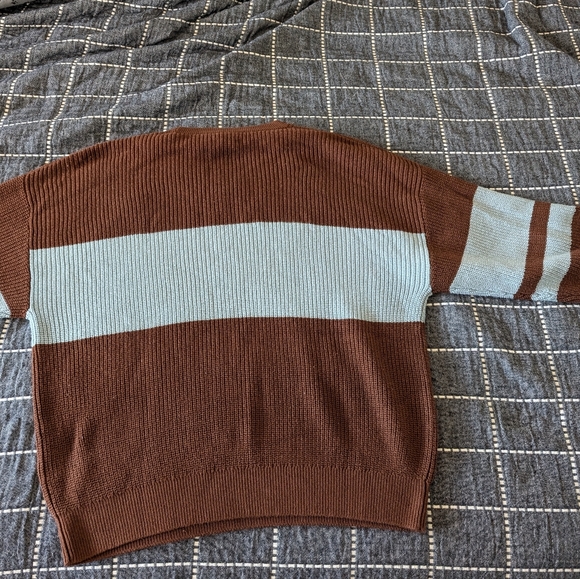 Aritzia TNA Sweater. Size L. - Picture 2 of 5
